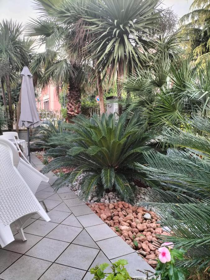 Azzurra Depandance Con Piscina * Desenzano del Garda