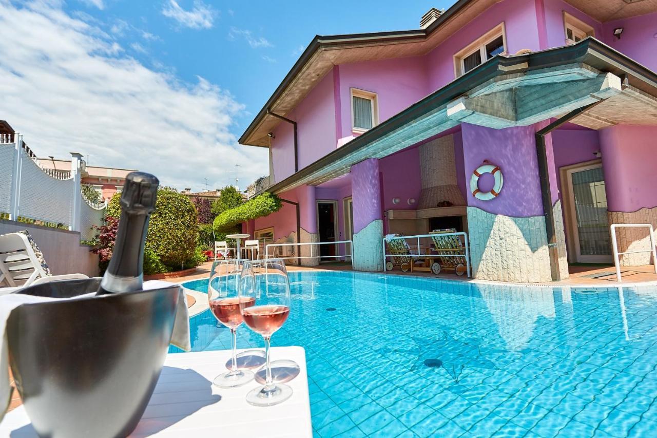 Azzurra Depandance Con Piscina Desenzano del Garda